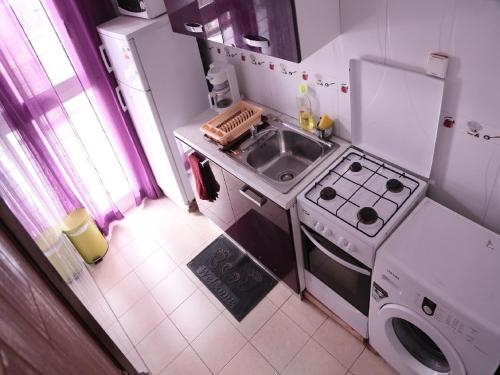 Konyha, Apartment 25B11 Mixta in Patte d'Oies Konyha, Apartment 25B11 Mixta in Patte d'Oies