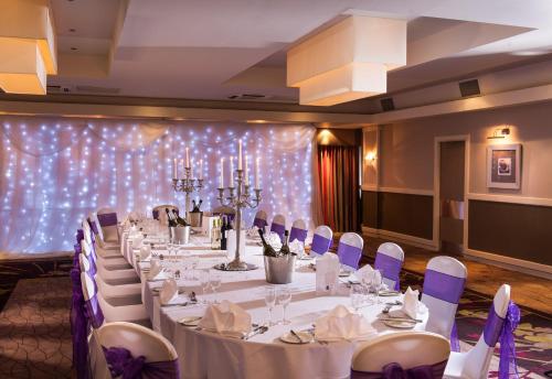 Sala bankietowa, Leonardo Inn Hotel Glasgow West End in Glasgow Sala bankietowa, Leonardo Inn Hotel Glasgow West End in Glasgow