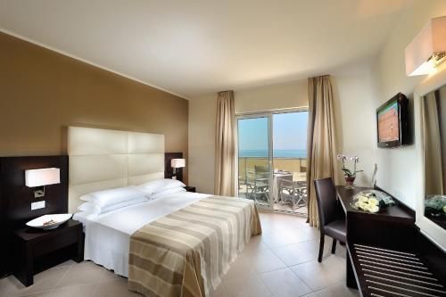 شرفة/ تراس, Hotel Excelsior in بيبيوني شرفة/ تراس, Hotel Excelsior in بيبيوني
