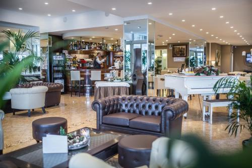 صالة مشتركة/ منطقة التلفزيون, Hotel Excelsior in بيبيوني صالة مشتركة/ منطقة التلفزيون, Hotel Excelsior in بيبيوني
