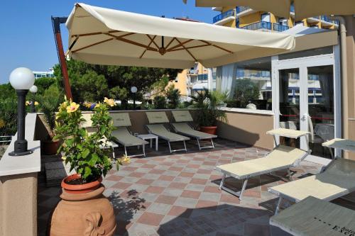 شرفة/ تراس, Hotel Excelsior in بيبيوني شرفة/ تراس, Hotel Excelsior in بيبيوني