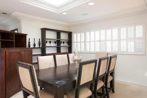 This photo about 1007 - Hollywood Resort Villa shared on HyHotel.com