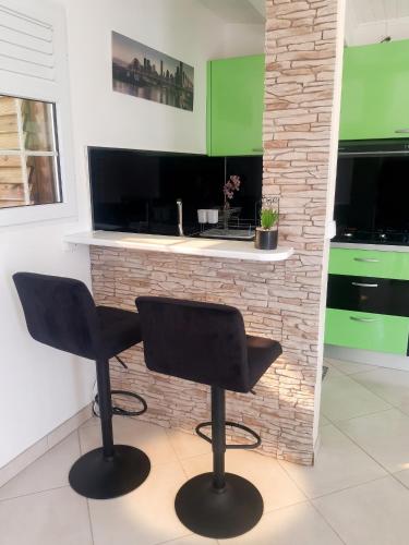 Appartement lumineux avec vue sur la montagne à Gros-Morne, 86 m² (Appartement lumineux avec vue sur la montagne a Gros-Morne, 86 m²) in Gros-Morne Appartement lumineux avec vue sur la montagne à Gros-Morne, 86 m² (Appartement lumineux avec vue sur la montagne a Gros-Morne, 86 m²) in Gros-Morne