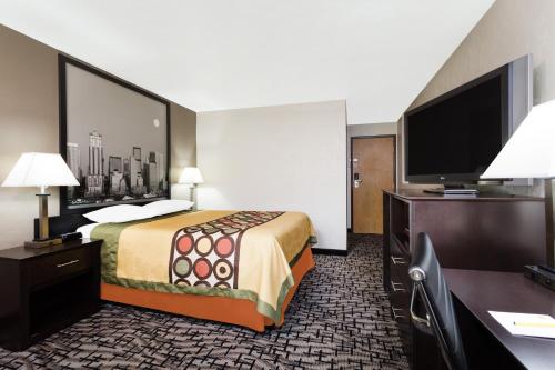 Super 8 By Wyndham Bremerton in Bremerton (WA) Super 8 By Wyndham Bremerton in Bremerton (WA)