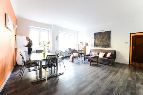Hotel Apartment next to Central Railway Station