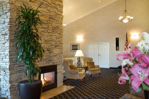 Előcsarnok, The Marina Inn on San Francisco Bay in San Leandro (Kalifornia) Előcsarnok, The Marina Inn on San Francisco Bay in San Leandro (Kalifornia)