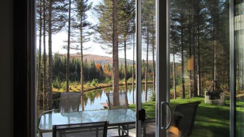 Kilátás, domaine de la vallee in Sainte-Rose-Du-Nord (QC) Kilátás, domaine de la vallee in Sainte-Rose-Du-Nord (QC)