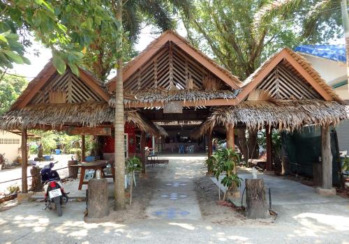 Phayam Boat House