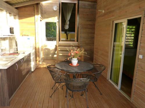 Le Bougainvillier Blanc in Pointe-Noire Le Bougainvillier Blanc in Pointe-Noire