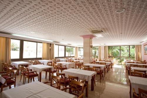Restaurant, BJ Bei Juan Hostal in Manacor Restaurant, BJ Bei Juan Hostal in Manacor