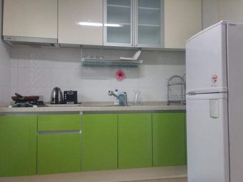 Kitchen, Yeosu Jiin Hostel in Yeosu-si Kitchen, Yeosu Jiin Hostel in Yeosu-si