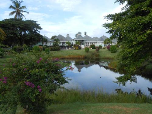 Гольф-поле (на территории), Villa Sans-Souci in Ловлэндс Гольф-поле (на территории), Villa Sans-Souci in Ловлэндс