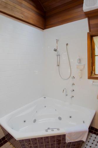 أجنحة سيكريتس هيدياواي (Secrets Hideaway Suites) in بلاك هيث أجنحة سيكريتس هيدياواي (Secrets Hideaway Suites) in بلاك هيث