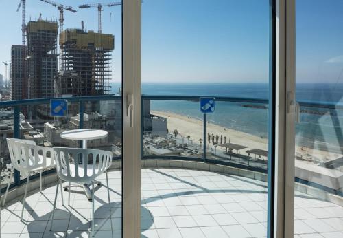 발코니/테라스, Sea Tower Hotel By Isrotel Design in 텔아비브 발코니/테라스, Sea Tower Hotel By Isrotel Design in 텔아비브