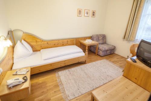 This photo about Familienhotel und Reiterparadies Ponyhof shared on HyHotel.com