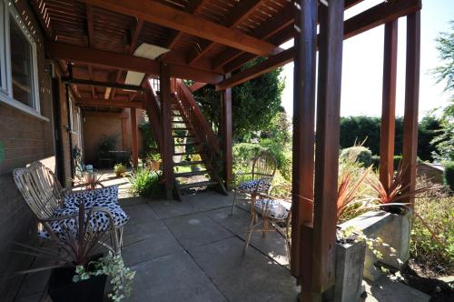 Balcony/terrace, The Garden Apartment, Near Airport & City in Manchester South Balcony/terrace, The Garden Apartment, Near Airport & City in Manchester South