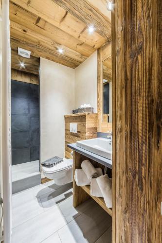 This photo about Le Chalet des Anges shared on HyHotel.com