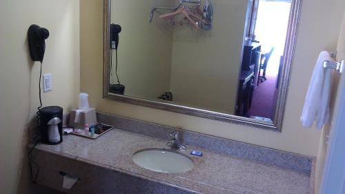 在meiguo.com看到的Scottish Inns Suites East Sam Houston Pkwy North的介绍图片