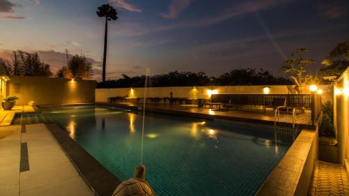 Swimmingpool, GTV Hotel and Service Apartments in Deltamas Swimmingpool, GTV Hotel and Service Apartments in Deltamas