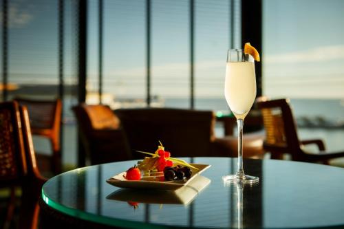 Pub/salon, Cote Ouest Hotel Thalasso & Spa Les Sables d'Olonne - MGallery in Les Sables-d'Olonne Pub/salon, Cote Ouest Hotel Thalasso & Spa Les Sables d'Olonne - MGallery in Les Sables-d'Olonne