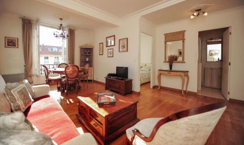 This photo about Appartement Clemenceau Centre Nice Five stars Holiday House shared on HyHotel.com