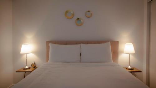 This photo about Queen Street 2 Bed Apartment shared on HyHotel.com