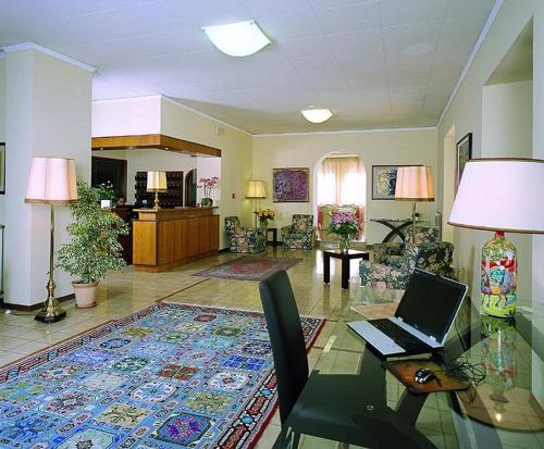 לובי, Hotel Terminus in גארדה לובי, Hotel Terminus in גארדה