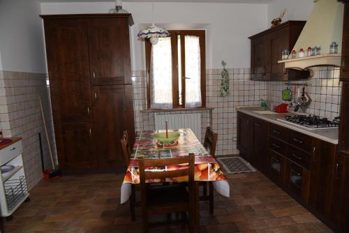 Kitchen, Casale Montesicuro in Agugliano Kitchen, Casale Montesicuro in Agugliano