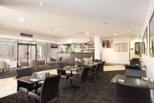 Pub/Lounge, Riverside Hotel Southbank in Brisbane Pub/Lounge, Riverside Hotel Southbank in Brisbane