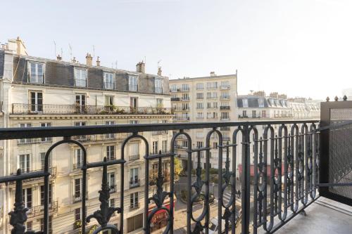Balcony/terrace, Hotel de France Quartier Latin in Panthéon - Notre Dame Balcony/terrace, Hotel de France Quartier Latin in Panthéon - Notre Dame