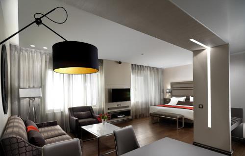 Holiday Suites Hotel in Athens Holiday Suites Hotel in Athens