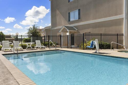 View, Country Inn & Suites by Radisson, Saraland, AL in Saraland (AL) View, Country Inn & Suites by Radisson, Saraland, AL in Saraland (AL)