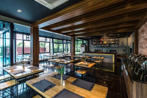 Restaurant, Cresco Hotel - Buriram in Isan Restaurant, Cresco Hotel - Buriram in Isan