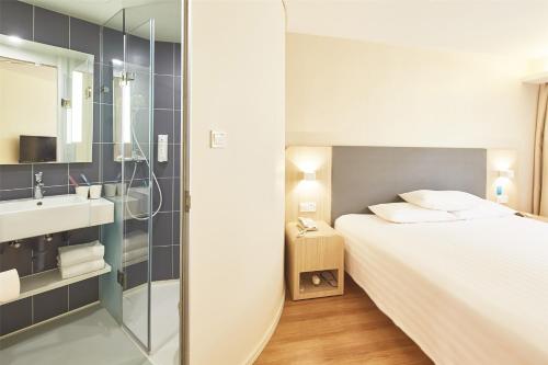 This photo about Hanting Hotel Shanghai Jinshan Square shared on HyHotel.com