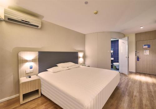 This photo about Hanting Hotel Shanghai Jinshan Square shared on HyHotel.com
