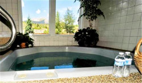 Gyógyfürdő, Silver Inn in Silverthorne Gyógyfürdő, Silver Inn in Silverthorne