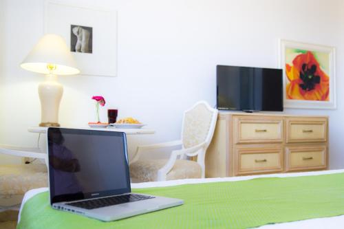 This photo about Hotel de Casa Blanca shared on HyHotel.com