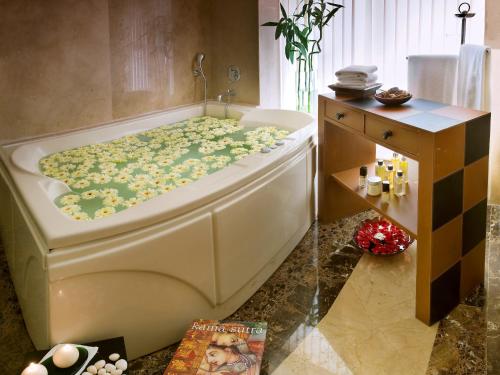 Spa, The LaLiT Mumbai in Mumbai Spa, The LaLiT Mumbai in Mumbai