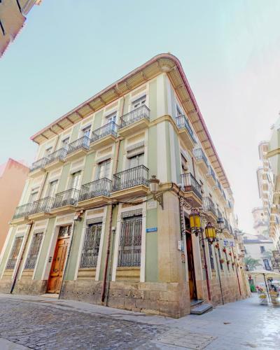 Les Monges Palace Boutique Hostal
