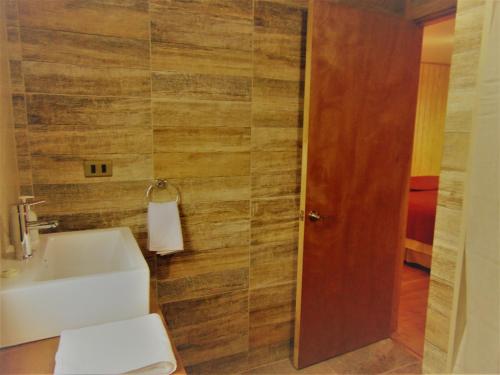 Bathroom, Cafe & Hostal Acurruka in Curacautin Bathroom, Cafe & Hostal Acurruka in Curacautin