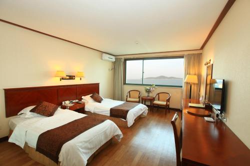 This photo about Weihai Di Zhong Shan Hotel shared on HyHotel.com