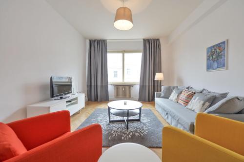 Hotel Guestin 5Room Family Apartment @ Revolucni