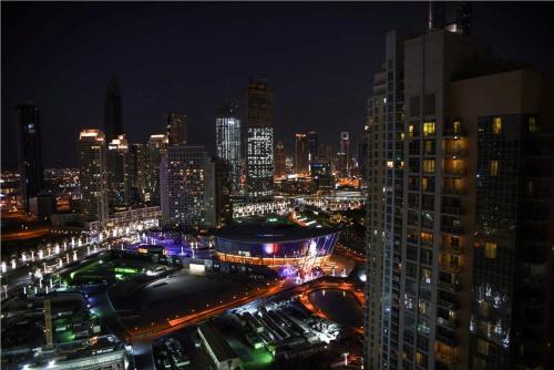 Downtown Apartments with Fountain and Burj Khalifa View Dubai