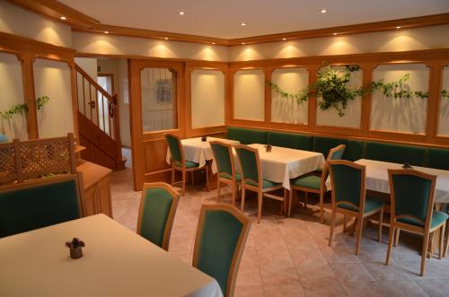 Shared lounge/TV area, Wirtshaus & Hotel Zur Alten Brauerei Zapf in Uettingen Shared lounge/TV area, Wirtshaus & Hotel Zur Alten Brauerei Zapf in Uettingen