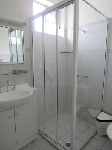 Bathroom, Casino Motor Inn in Casino Bathroom, Casino Motor Inn in Casino