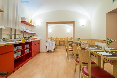 Restaurant, Hotel Garibaldi in Palermo Restaurant, Hotel Garibaldi in Palermo
