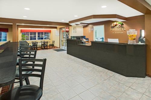 ردهة, ميكروتل إن آند سويتس باي ويندهام هولندا (Microtel Inn & Suites by Wyndham Holland) in Holland ردهة, ميكروتل إن آند سويتس باي ويندهام هولندا (Microtel Inn & Suites by Wyndham Holland) in Holland
