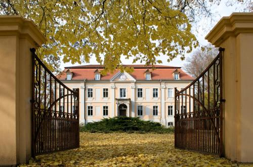 Entrance, Schloss Stulpe in Nuthe-Urstromtal Entrance, Schloss Stulpe in Nuthe-Urstromtal