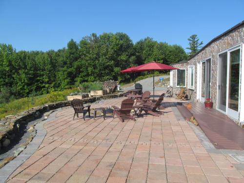 ระเบียง/ชานเรือน, 13 Hills Bed & Breakfast in แบตเทิลโบโร (VT) ระเบียง/ชานเรือน, 13 Hills Bed & Breakfast in แบตเทิลโบโร (VT)