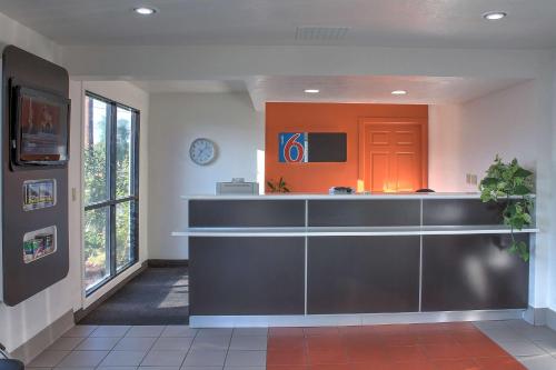 Predvorje, Motel 6 Bishop, CA in Bishop (CA) Predvorje, Motel 6 Bishop, CA in Bishop (CA)